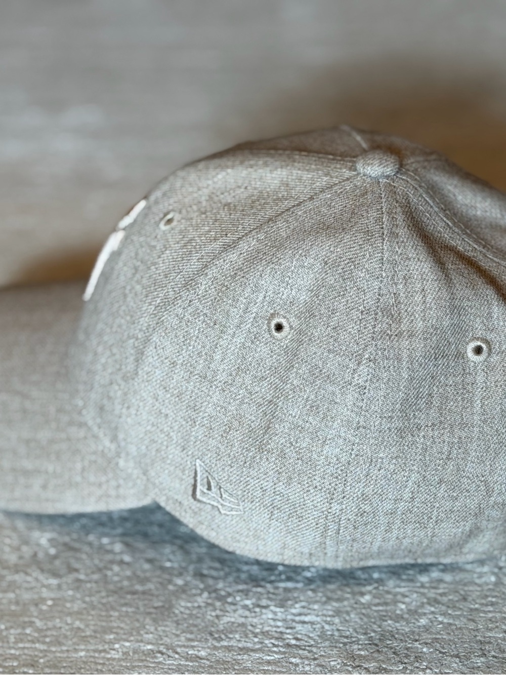 Aritzia x New Era NY Yankee 9TWENTY Adjustable Baseball Cap - Natural - Picture 4 of 11